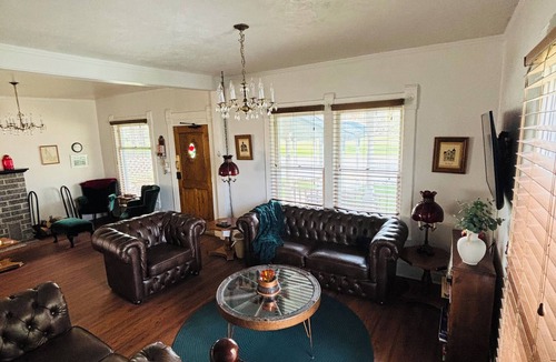 Midvale House | Kay’s Country Place. Dog Friendly.