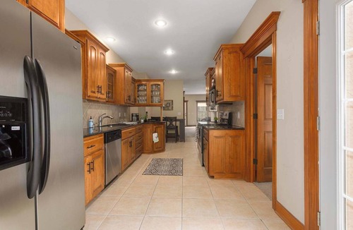 Waldron House | KC Townhouse: Sleeps 8, Close to MAJOR INTERNATIONAL SPORTING EVENT 2026
