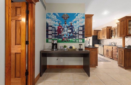 Waldron House | KC Townhouse: Sleeps 8, Close to MAJOR INTERNATIONAL SPORTING EVENT 2026