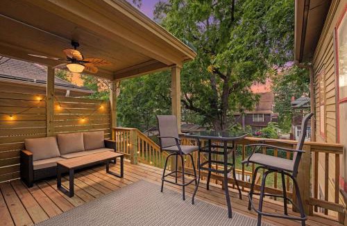 North Hyde Park House | KC Victorian Upper Unit 3BR With Clawfoot Tub 1124