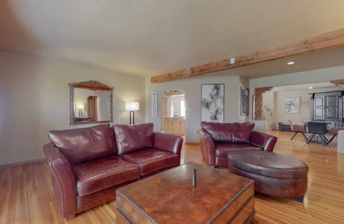 Uptown House | Kentucky Room2