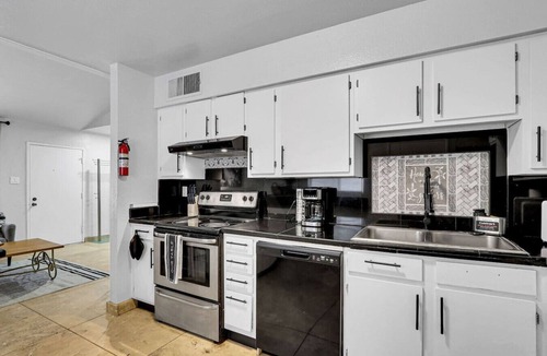 El Paso Apartment | Kentucky Urban 2BR | Near Downtown El Paso