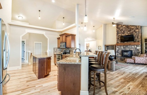 Canyon County House | Kerry Hill Manor, Vineyard Estate & Views