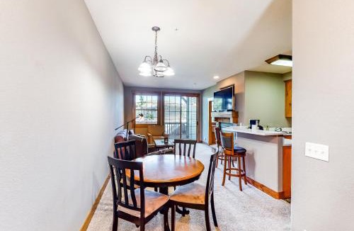 Granby Apartment | Kicking Horse Lodges 3-202