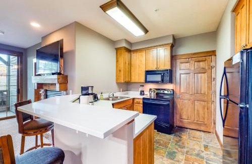 Granby Apartment | Kicking Horse Lodges 3-202