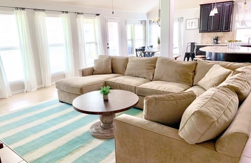 College Park House | Kid-Friendly Beautiful Home in Conroe/The Woodlands