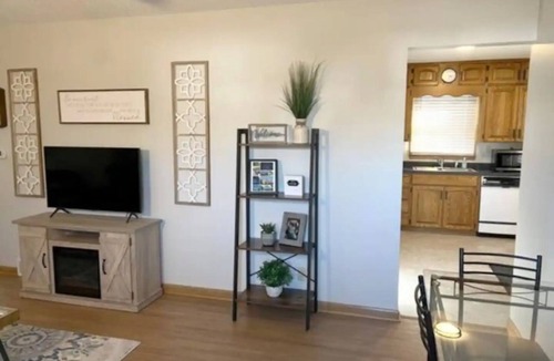 Lovington House | King & 2 Queen Beds, Centrally Located 15 Minutes from Anywhere in Des Moines