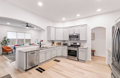 Little Elm House | King bed 4BR Family Retreat WiFi/Game/Backyard