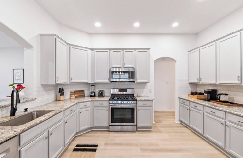 Little Elm House | King bed 4BR Family Retreat WiFi/Game/Backyard