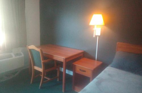 Livingston Apartment | King Bed Hotel Studio 121