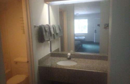 Livingston Apartment | King Bed Hotel Studio 127