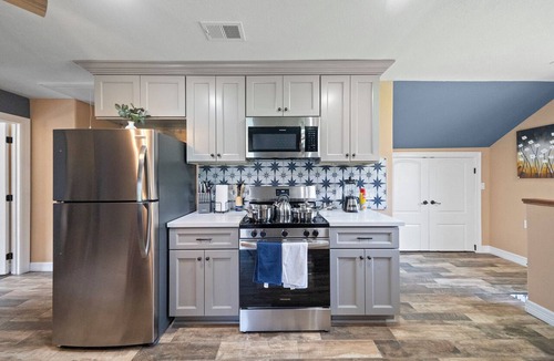 Southeast Houston Apartment | King Bed New Apartment near Hobby Airport