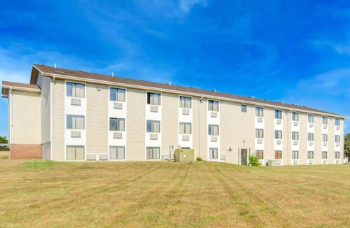 Kingdom City Apartment | King Bed|Non-Smoking