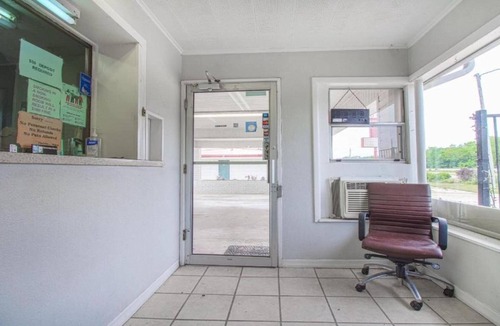McAlester Apartment | King Bed|Smoking|McAlester OK