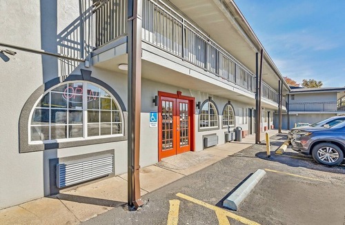 Shreveport Apartment | King Bed|Smoking|Walkin