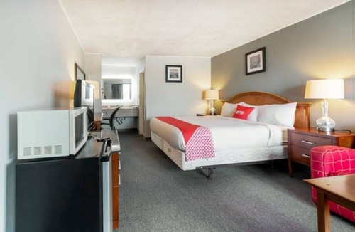 Jennings Hotel | King Bed Comfort & Convenience: Pet-Friendly Option & Free Self-Park!