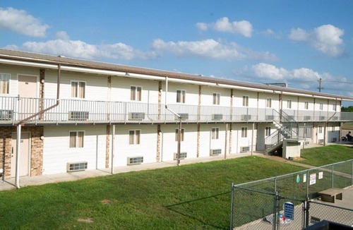 Marshall Apartment | King Bed with Kitchenette Non-Smoking