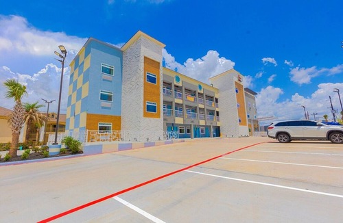 George Bush Park/Eldridge Apartment | King Bed with Kitchenette Non-Smoking