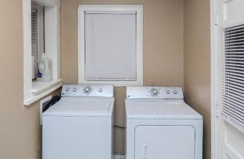 Tech Terrace House | ◈ King's Retreat ◈ 3BR/2BA ◈ 1/2 mile to Tech