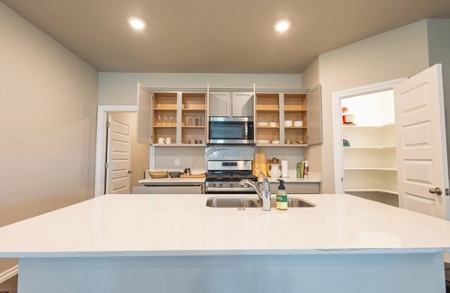 Yukon House | KING SIZE 6BED HOME + 6 PERSON HOT TUB + FIREPIT