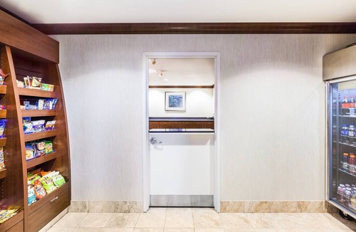 Biggs Field Condo | King Suite | Free Daily Breakfast, Outdoor Pool Access + 24h Business Center