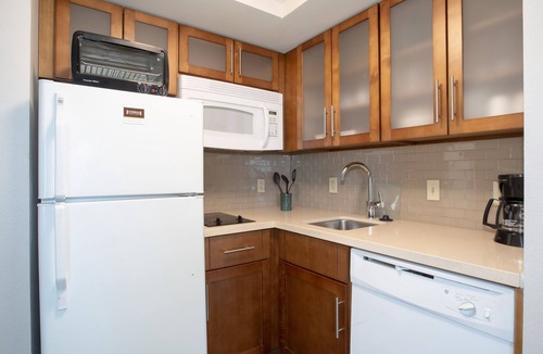 Dupont Apartment | King Suite Near Denver Airport | Free Breakfast