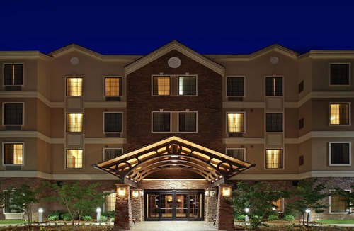 Lake Hamilton Condo | King Suite. Pool. Free Breakfast. Perfect for Visiting Hot Springs National Park!