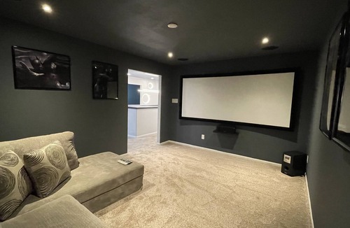 Barrett House | KING SUITE W/FIREPLACE120"SCREENCURVEMOVIETHEATER