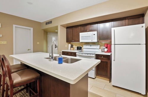Oro-Medonte Condo | KingBed+Kitchen+JacuzziTub+Pool+HotTub+Sauna