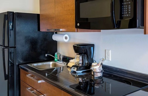 Overland Park Hotel | Kitchen-Equipped Suites Near Prairiefire Shopping District