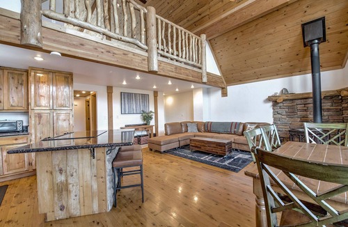 Valley of the Sun House | Krowne Cabin: A Secluded Mountain House