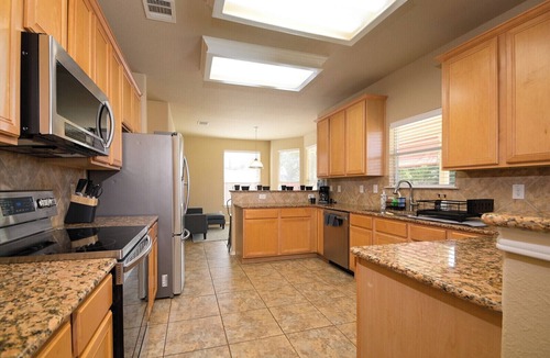 Far North Central House | La Cantera Estate Sleeps 12 Hot Tub+FirePit+Games
