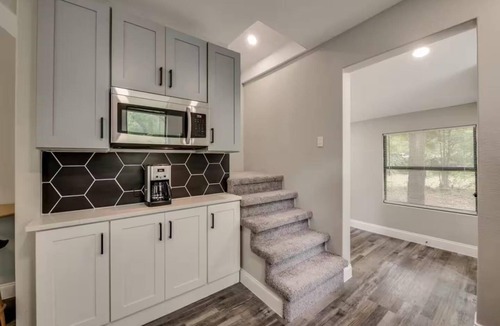 Denton House | La Casita -Modern cozy comfort near Downtown, UNT&TWU/Pet friendly - FENCE FIXED