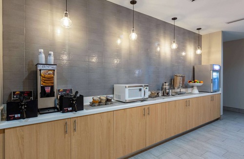 Altoona Hotel | La Quinta by Wyndham Altoona Des Moines