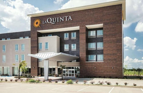 The Colony Hotel | La Quinta by Wyndham Dallas Plano - The Colony