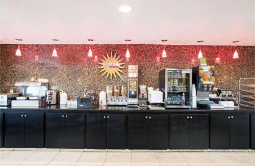 Salina Hotel | La Quinta by Wyndham Salina
