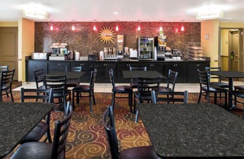 Salina Hotel | La Quinta by Wyndham Salina
