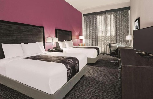 Grand Prairie Hotel | La Quinta by Wyndham Dallas Grand Prairie North