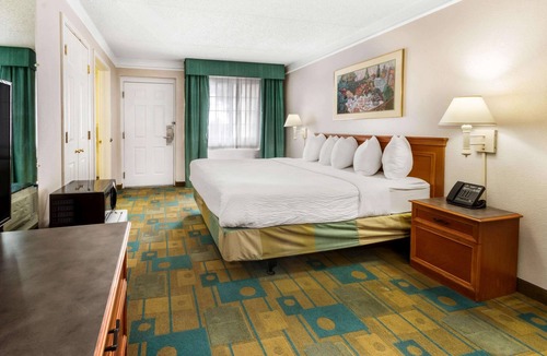 Northeast Heights Hotel | La Quinta Inn by Wyndham Albuquerque Northeast