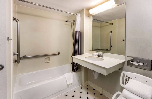 Northeast Heights Hotel | La Quinta Inn by Wyndham Albuquerque Northeast