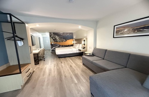 Northeast Heights Hotel | La Quinta Inn & Suites by Wyndham Albuquerque Midtown