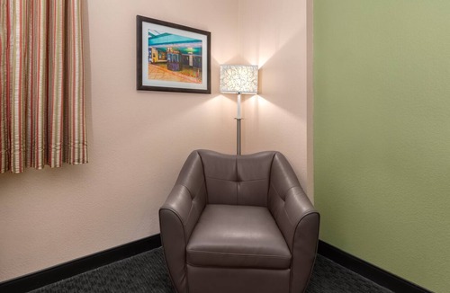 Medical Center District Hotel | La Quinta Inn & Suites by Wyndham San Antonio Medical Ctr NW