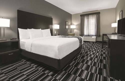 Fort Worth Hotel | La Quinta Inn & Suites by Wyndham Fort Worth West - I-30