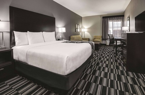 Fort Worth Hotel | La Quinta Inn & Suites by Wyndham Fort Worth West - I-30