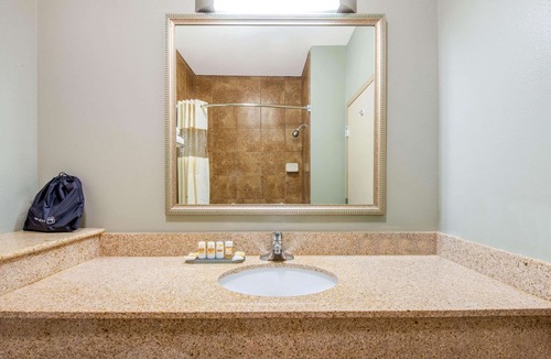 Glen Rose Hotel | La Quinta Inn & Suites by Wyndham Glen Rose