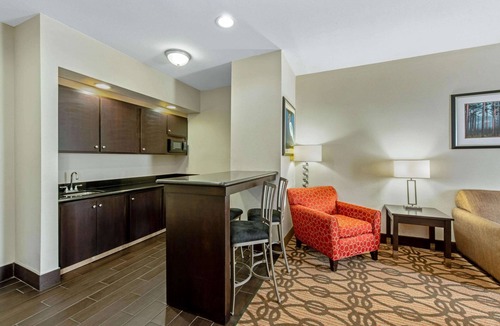 Leesville Hotel | La Quinta Inn & Suites by Wyndham Leesville Ft. Polk