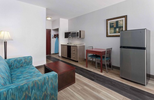 Woodward Hotel | La Quinta Inn & Suites by Wyndham Woodward