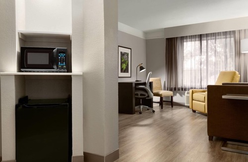 South Arlington Hotel | La Quinta Inn & Suites by Wyndham Dallas Arlington South