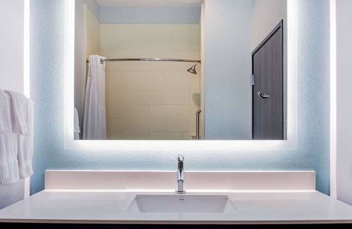 Roanoke Hotel | La Quinta Inn & Suites by Wyndham Northlake Fort Worth