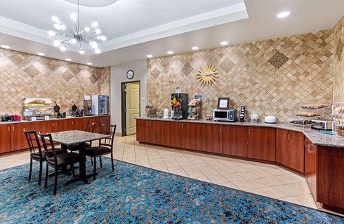 Montbello Hotel | La Quinta Inn & Suites by Wyndham Denver Gateway Park